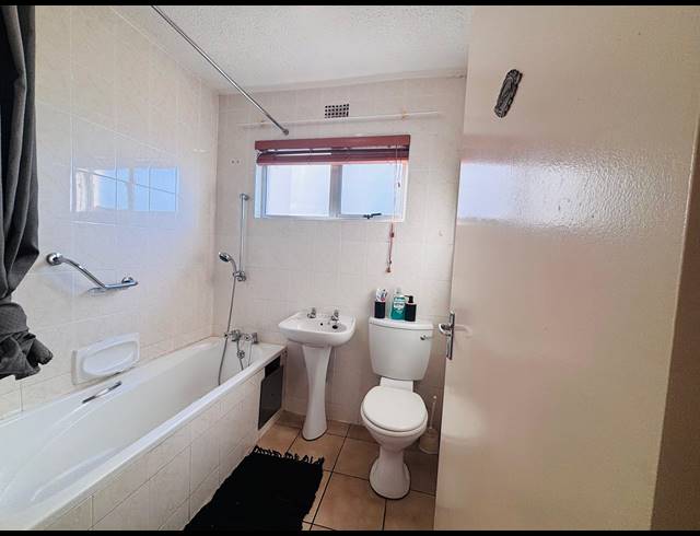 2 BEDROOM APARTMENT FOR SALE IN UVONGO BEACH